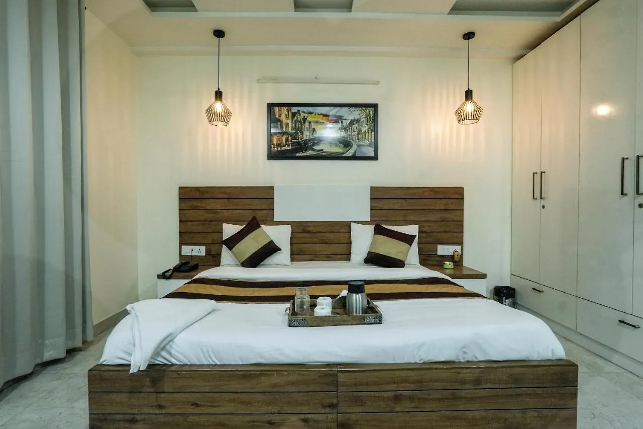 Hotel Maharaja Palace Boutique Hotels Near Medanta Medicity Gurgaon 3*,  India
