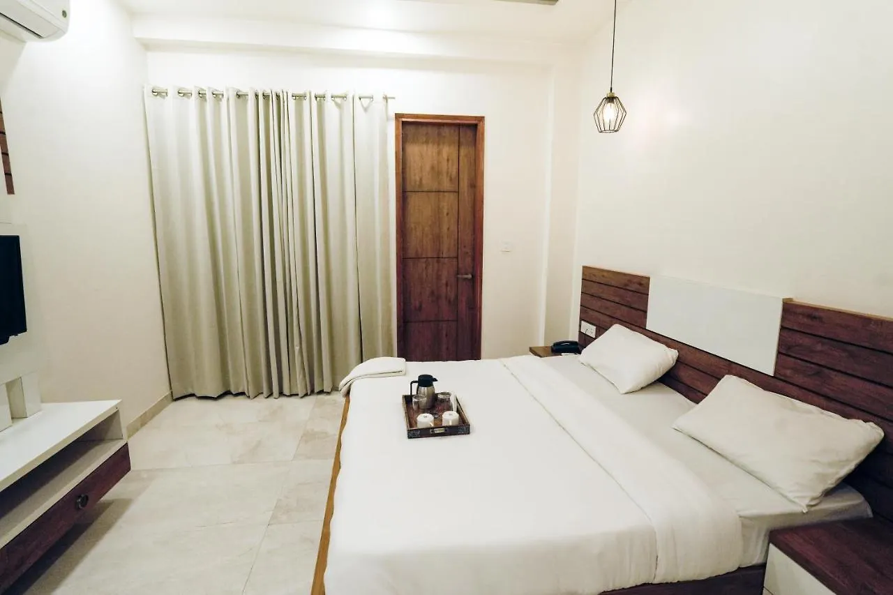 Hotel Maharaja Palace Boutique Hotels Near Medanta Medicity Gurgaon 3*,  India