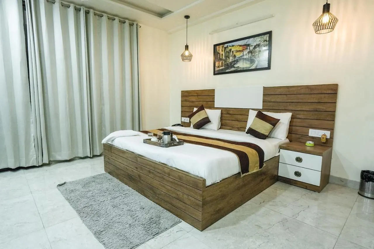 Hotel Maharaja Palace Boutique Hotels Near Medanta Medicity Gurgaon India