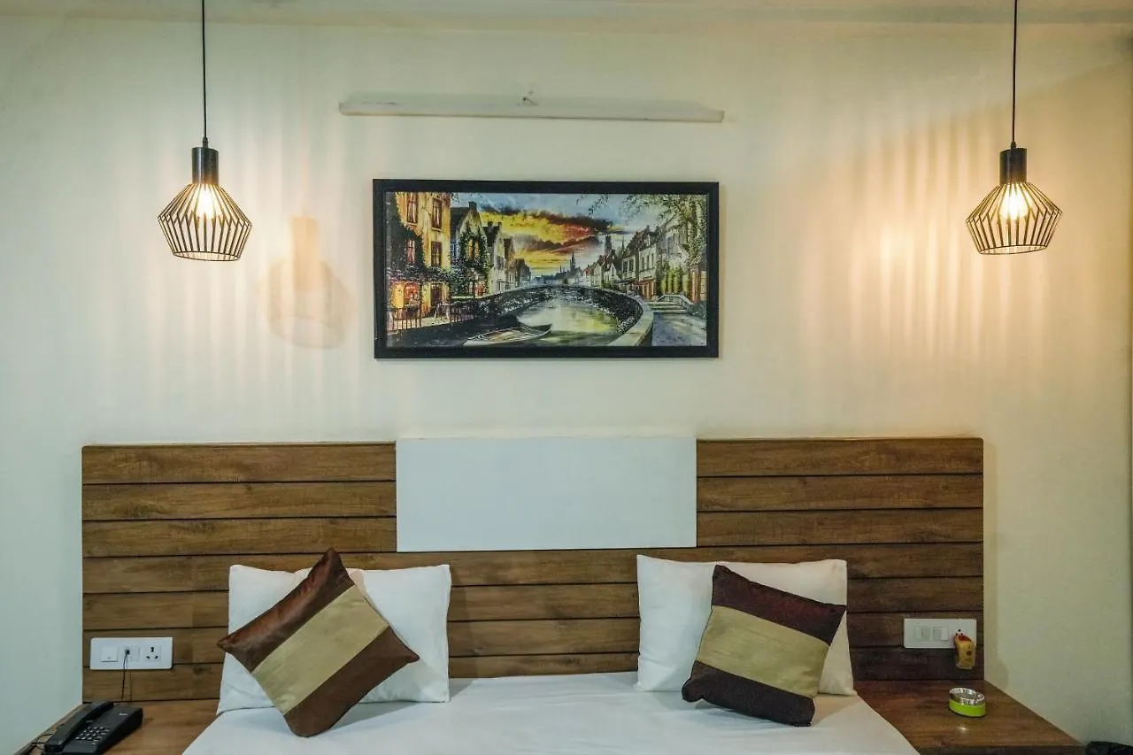 Hotel Maharaja Palace Boutique Hotels Near Medanta Medicity Gurgaon 3*,  India